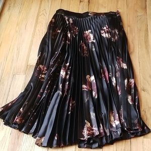 VINCE crystal pleated 100% silk charmeuse skirt.